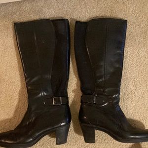 Clarks women’s knee high boot with stretch calf, size 8.5M.
